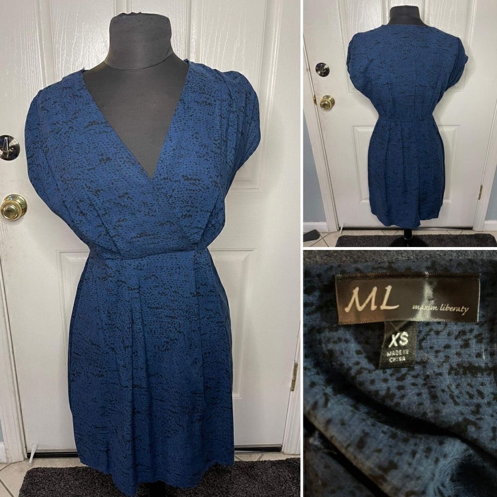ML Maxim Liberaty Women's Size XS Blue V-Neck Casual Dress